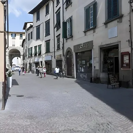 Cortile In Centro - Charm Heart Of Apartament Lukka