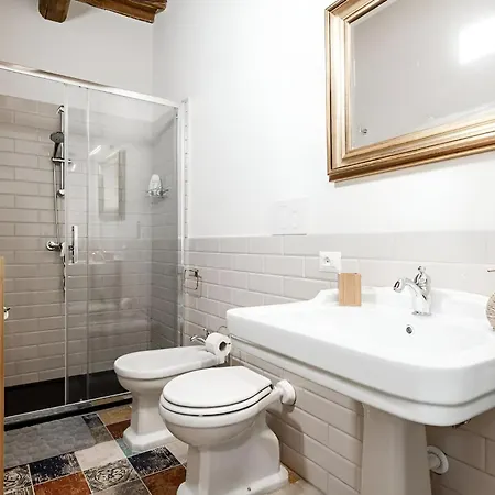 Cortile In Centro - Charm Heart Of Apartament Lukka